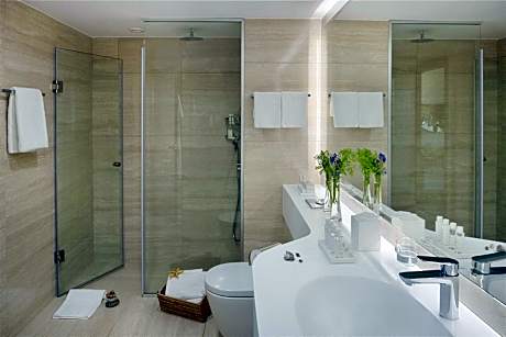 Deluxe Suite with Sea View