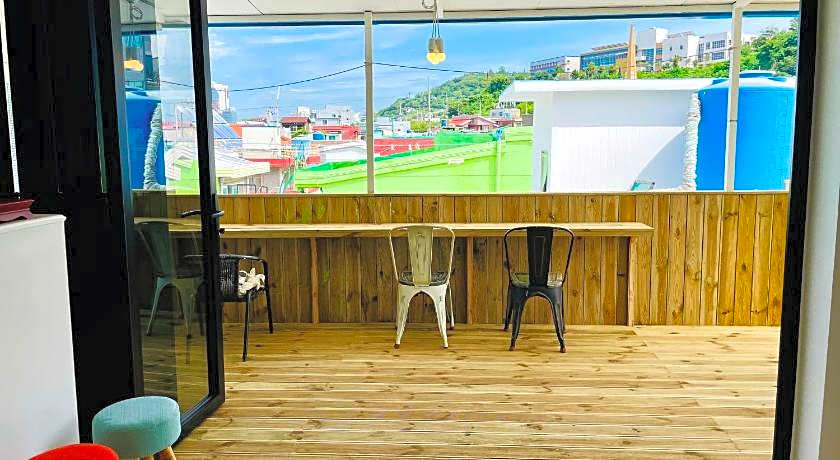 Backpackers In Yeosu