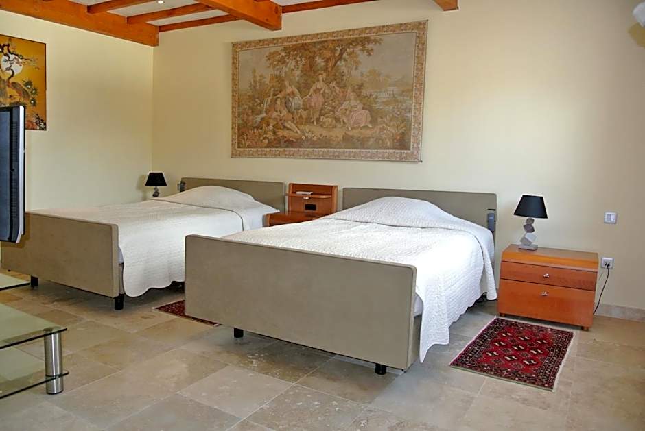 Grand Tamaris Hosting