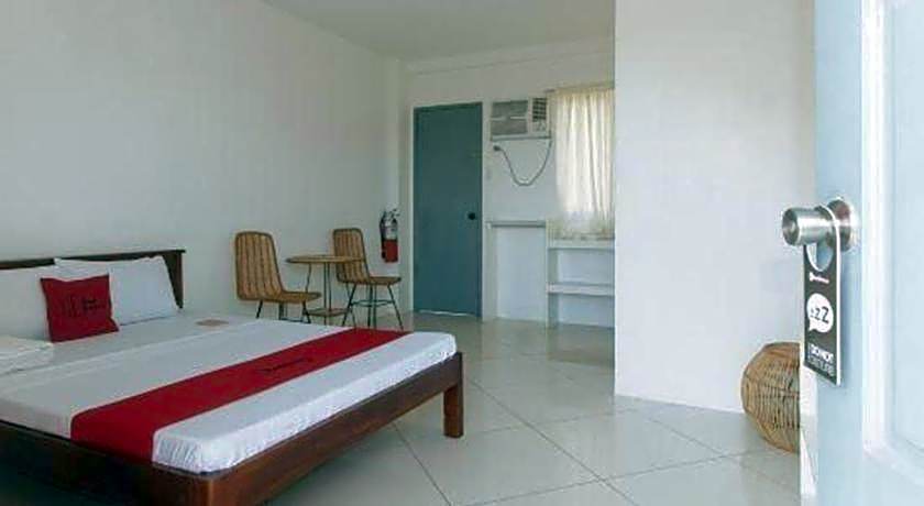 RedDoorz At Fat J Apartelle Mactan