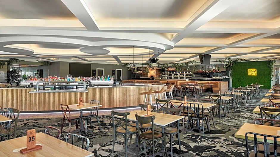 Holiday Inn Warwick Farm By IHG