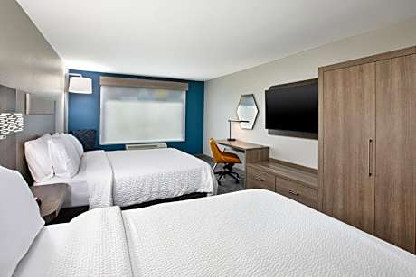 Standard Room with Two Queen Beds