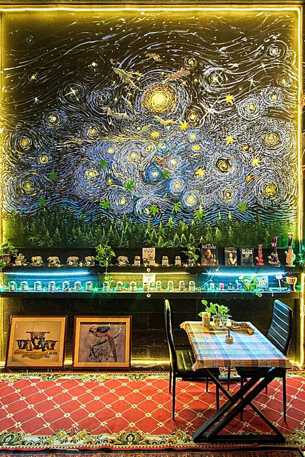 Happiness Community Wake & Bake Hostel