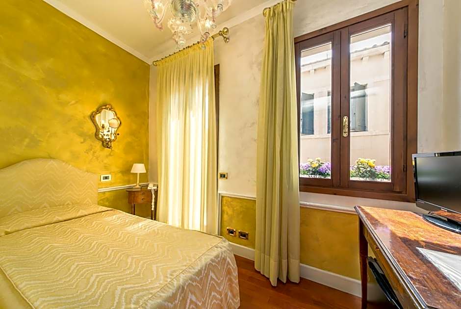 Hotel Pantalon