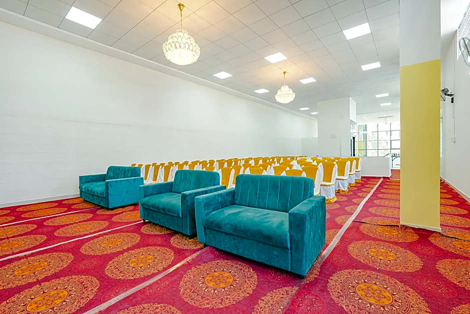FabExpress Royal Inn – Bangalore, MN