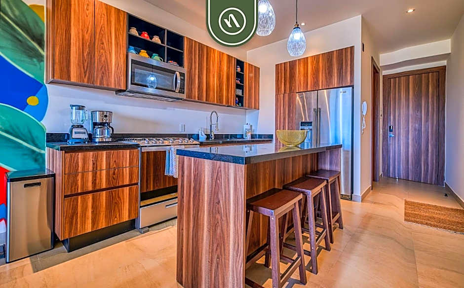 Cozy Apt with Private Terrace - Rooftop Pool