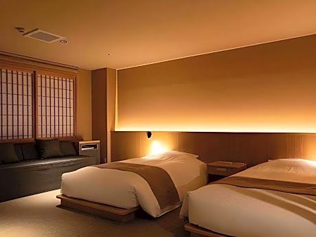 Deluxe Twin with Hot Spring Universal design - Non-Smoking