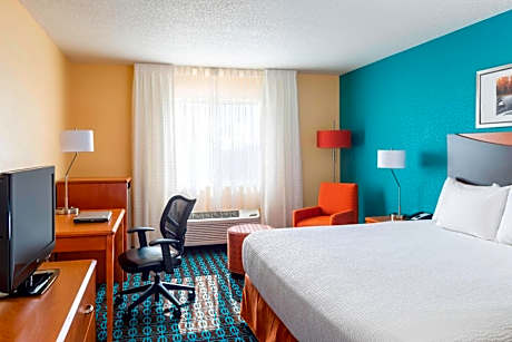 King Room with Adapted Tub - Mobility Accessible