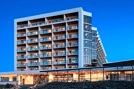 Delta Hotels by Marriott Virginia Beach Waterfront Suites 