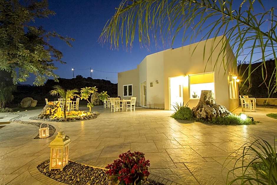 Arodamos Studios & Apts