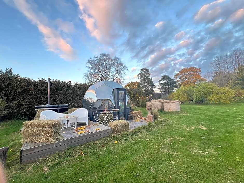 Peetri talu klaaskuplid Haapsalu lähedal