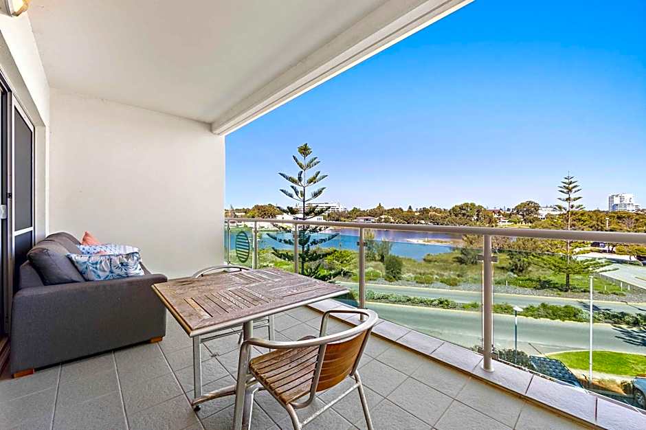 Mandurah Resort by the Beach