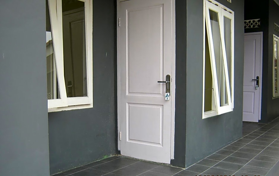 Aqilakost n Cafe Gadog Puncak