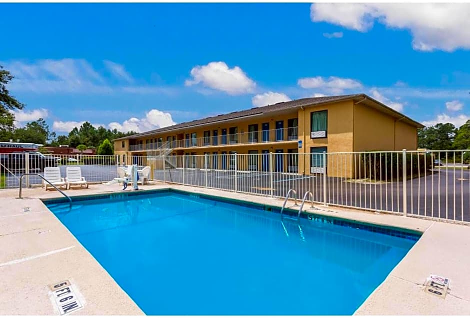 Motel 6-Macclenny, FL