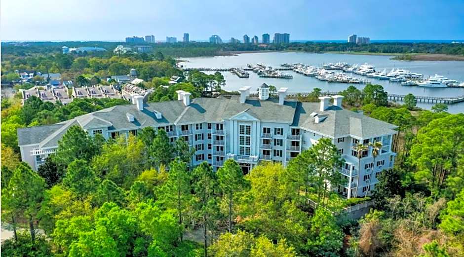 Cozy Bayside Retreat at Lasata , Stunning Panoramic Views ,Steps away from Baytowne Wharf, 3 Bedrooms 3 full baths !!