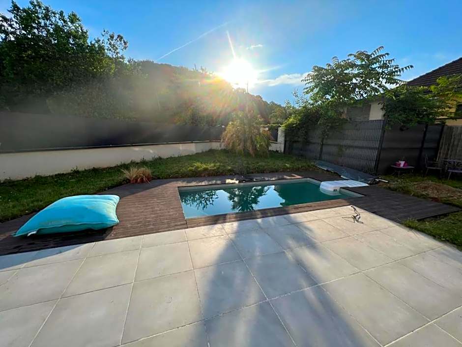 Villa tout confort - 3 chambres piscine et jardin