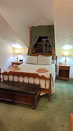 Deluxe Queen Room
