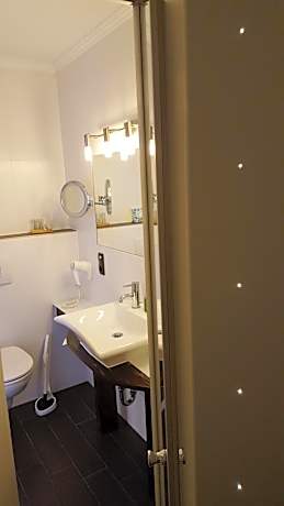 Double or Twin Room with Bathroom