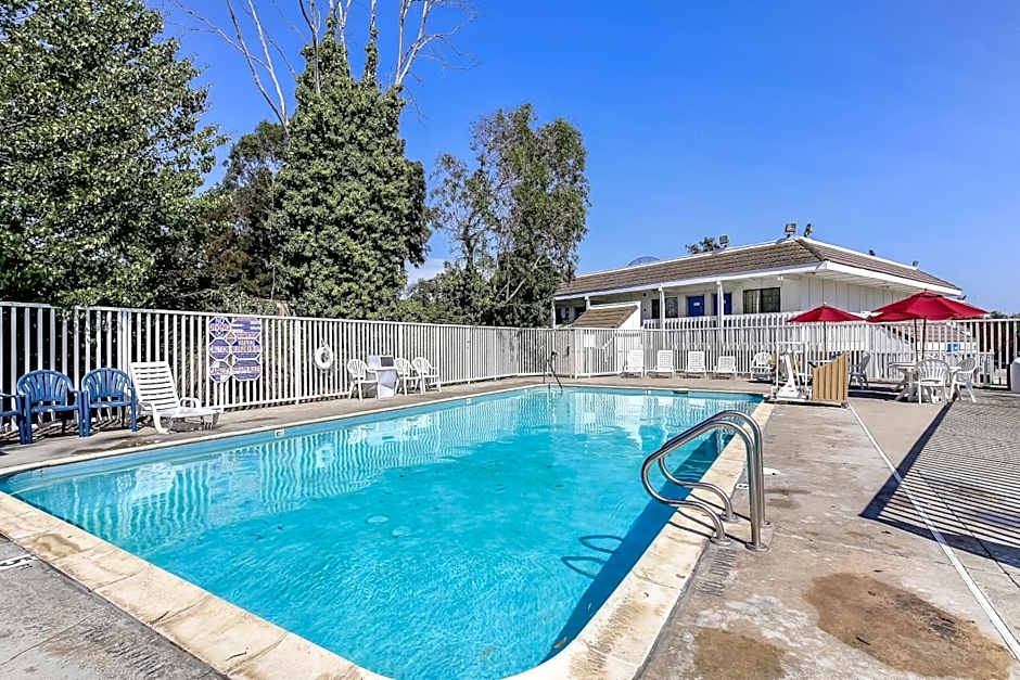 Super 8 by Wyndham Livermore