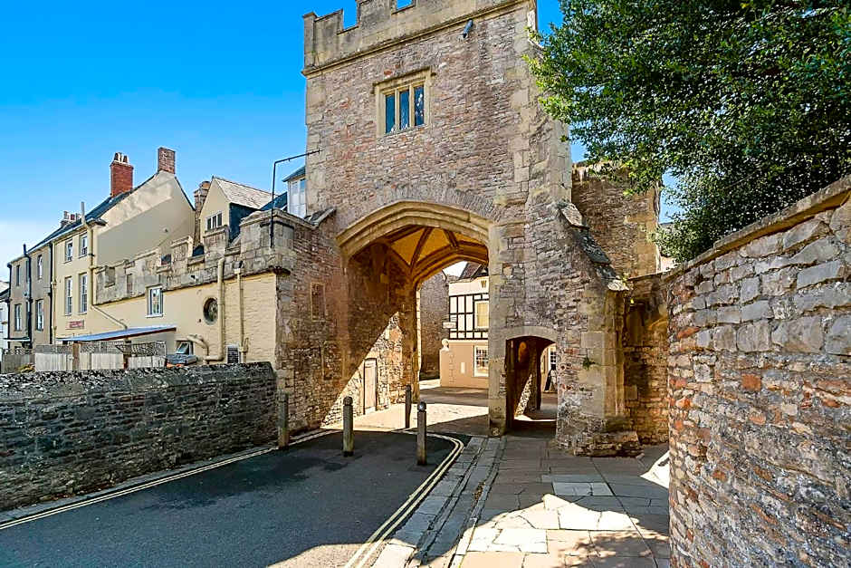 The Ancient Gatehouse & Rugantino Restaurant