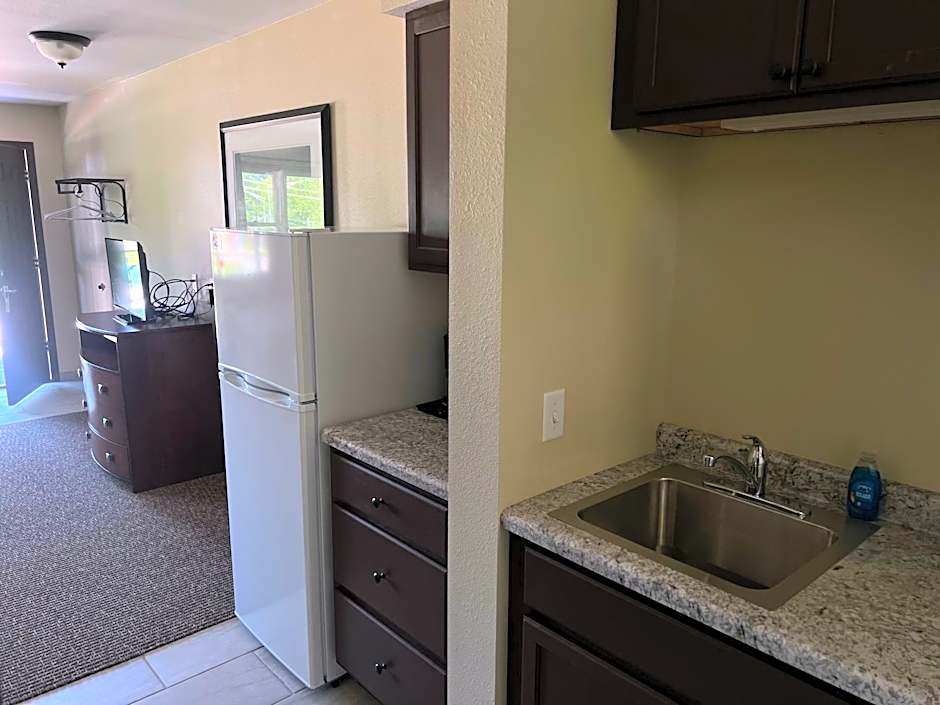 All Star Inn & Suites