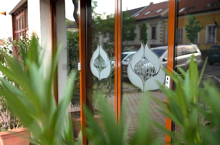 Hotel Manzard Panzio