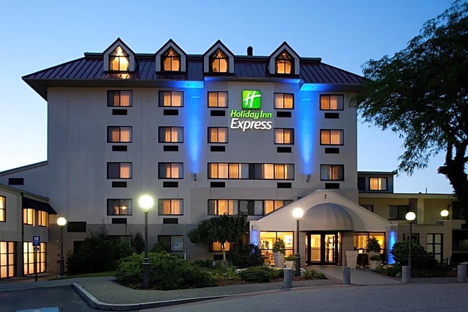 Holiday Inn Express Boston-Waltham By IHG