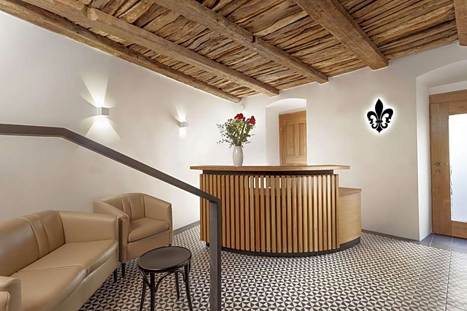 Hotel At the White Lily