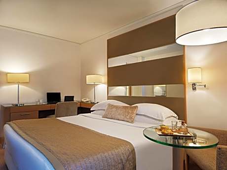 Superior Business Room