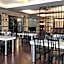 Townhouse Oak Vera Hotel Near Clark International Airport