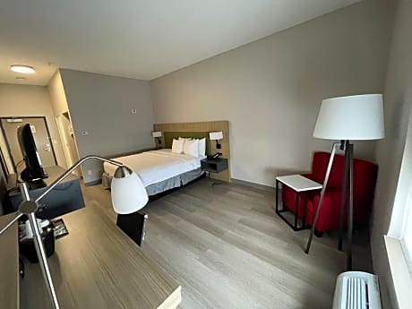 King Bed-Accessible-Rollin Shower-Non Smoking