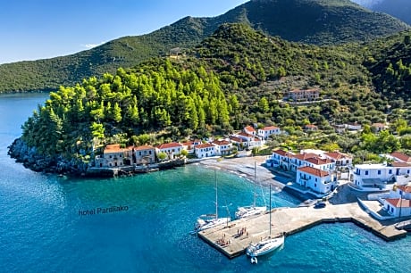 Hotel PARALIAKO Kyparissi