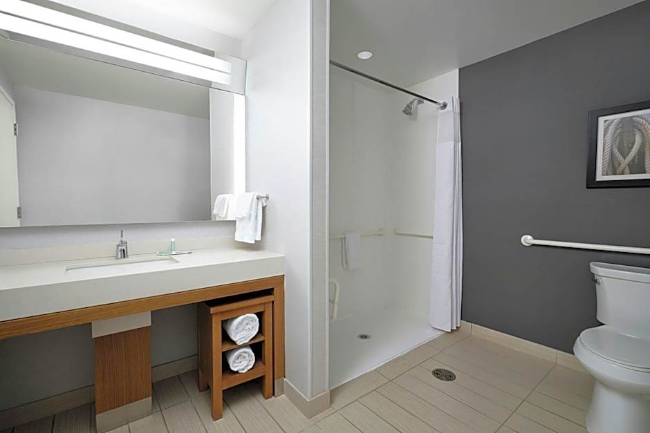 Courtyard by Marriott Erie Bayfront