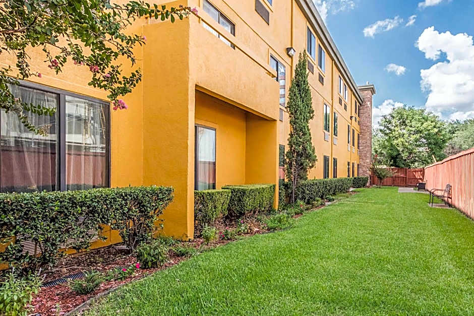 Comfort Inn North Dallas Near the Galleria