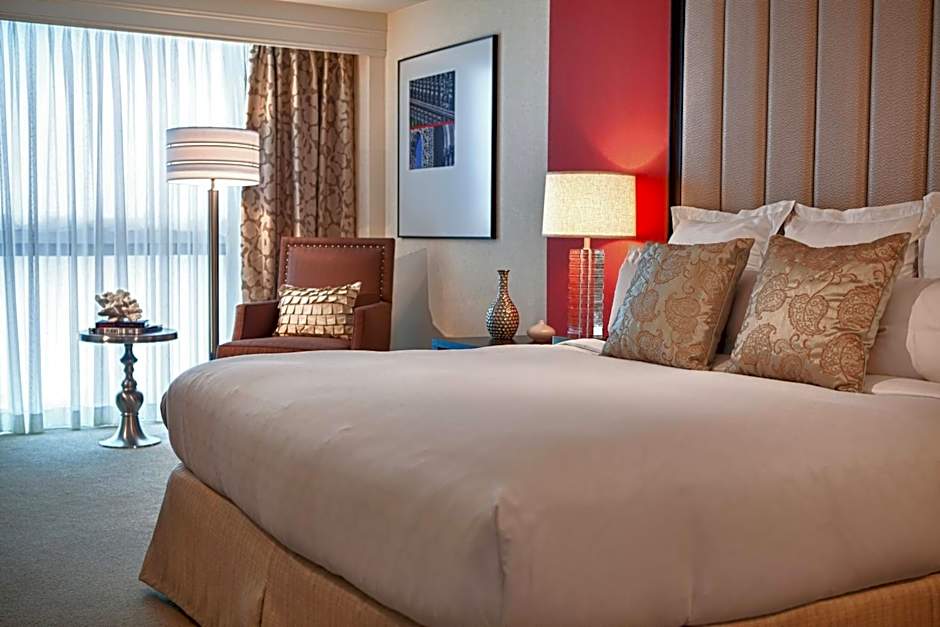Renaissance by Marriott Newark Airport Hotel