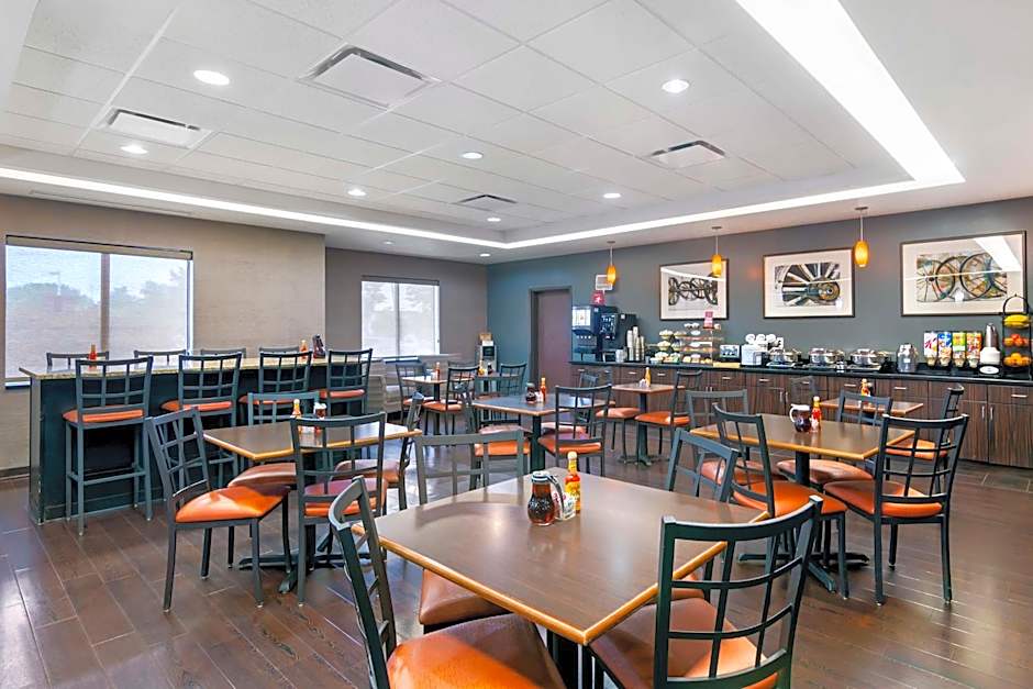 Best Western Plus Olathe Hotel & Suites