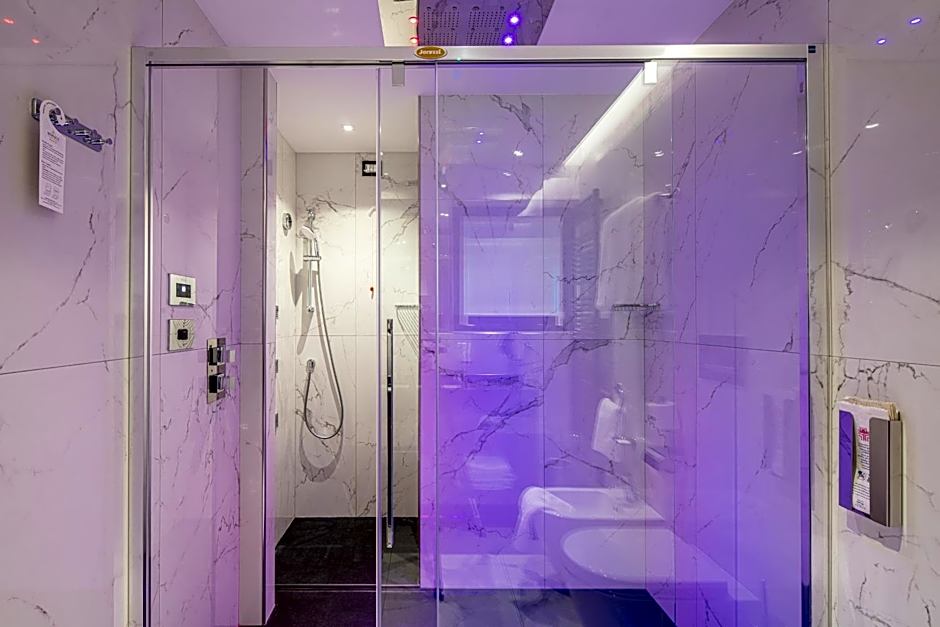 Monaco Suites Hotel