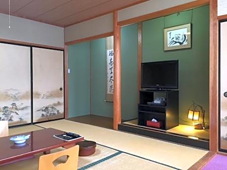Japanese-Style Superior Family Room