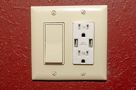 Suite 1 King-2 Full Beds Non-Smoking