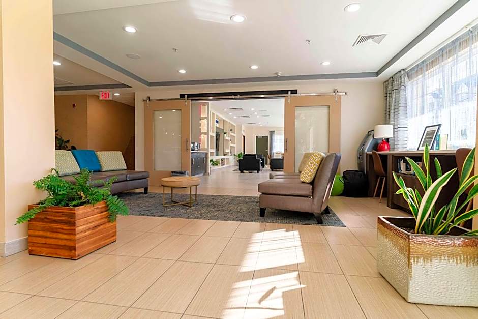 Gateway Hotel & Suites, an Ascend Hotel Collection Member