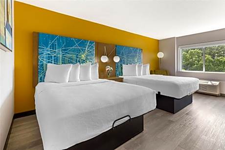 2 Queen Beds  Non-Smoking Microwave And Refrigerator Wi-Fi Full Breakfast