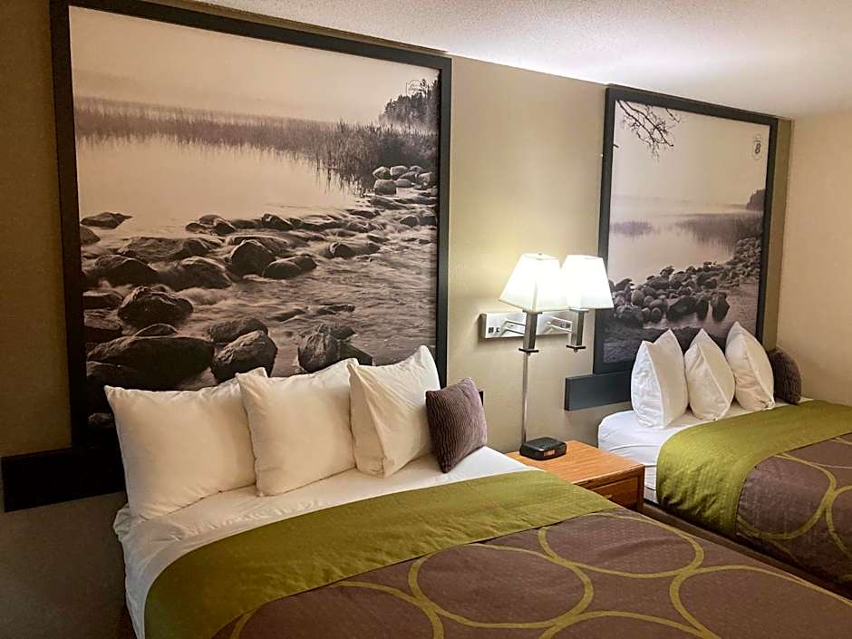 Super 8 by Wyndham Chisago City