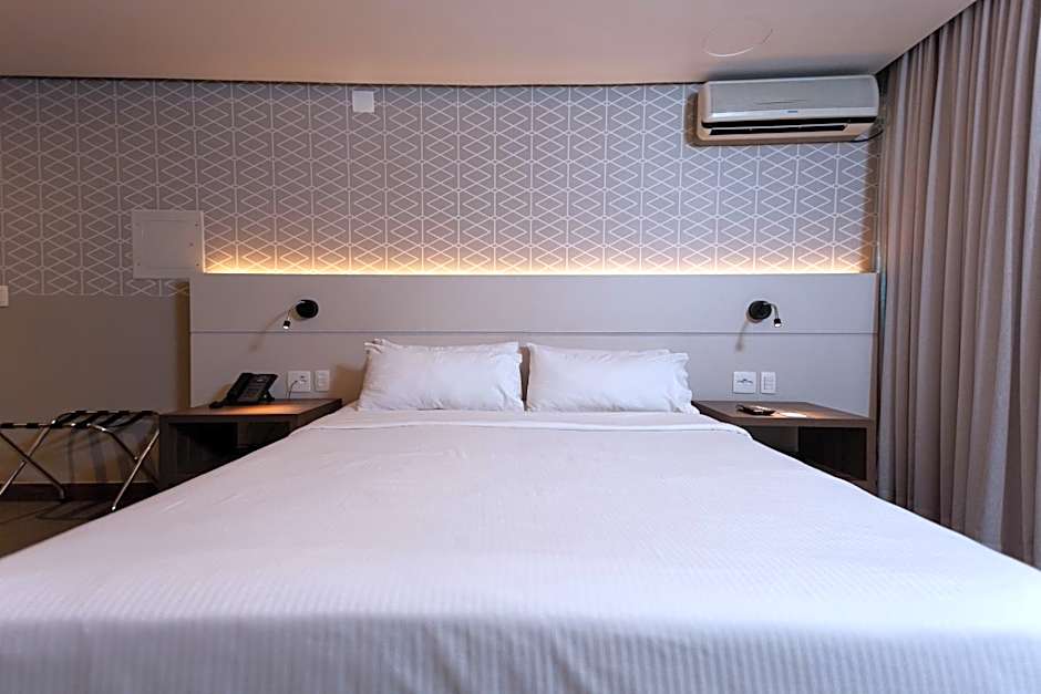 Master Porto Alegre Hotel - Av Carlos Gomes, Proximo ao Consulado Americano