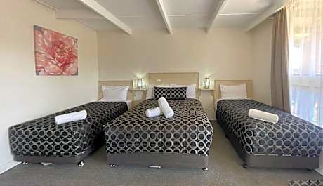 Family Room (5 Adults)