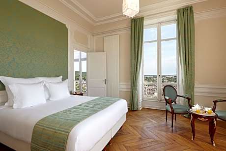 Junior Suite with Garden View