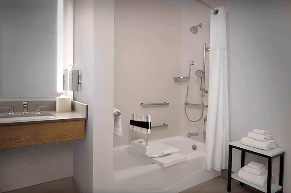 Photo 1 of 5 of 2 Queen Beds, Hearing/Mobility Accessible, Bathtub