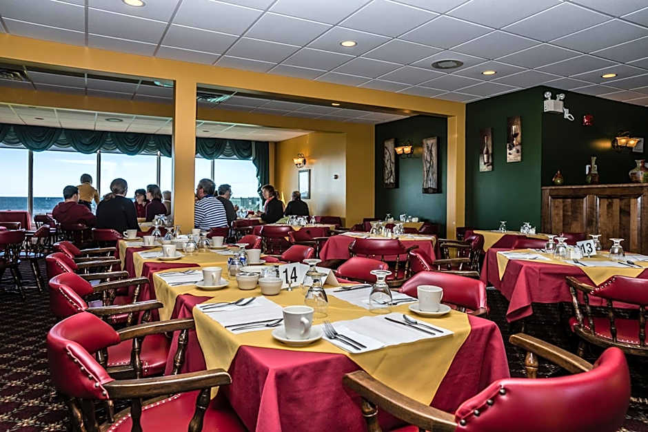 Shallow Bay Motel & Cabins Conference Centre