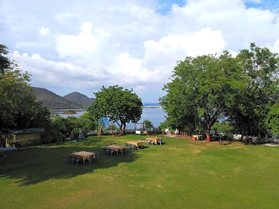 Devendragarh - A Boutique Lake Facing Guest House On Lake Fateh Sagar