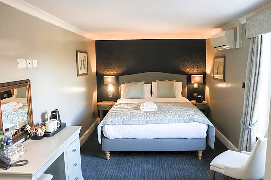 Thames Riviera Hotel