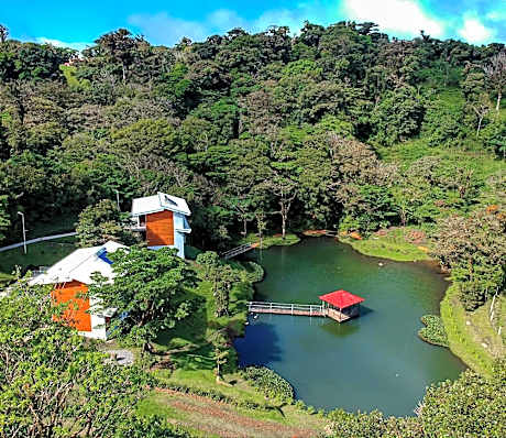 Burbi Lake Lodge Monteverde